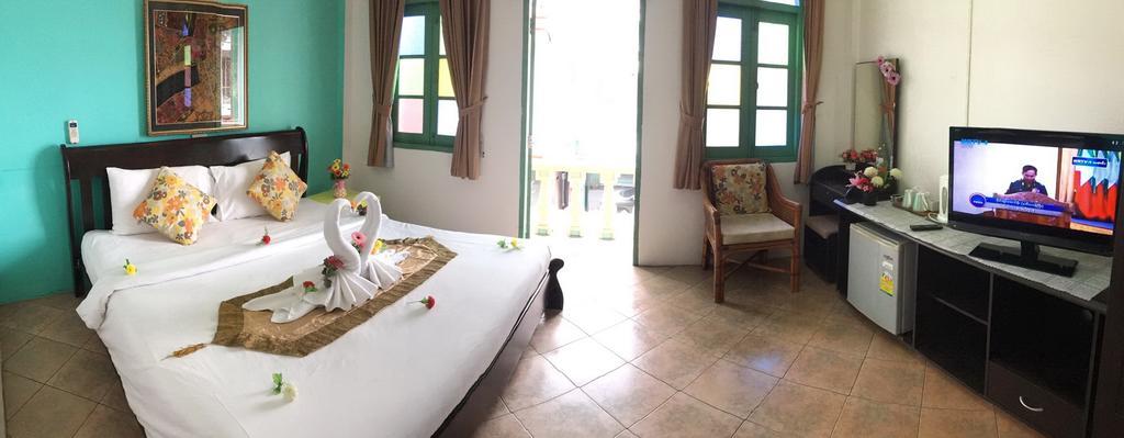 Goldsea Beach Patong Buitenkant foto