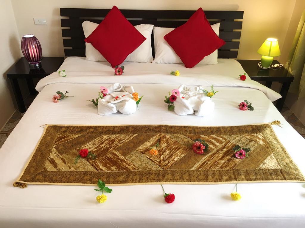 Goldsea Beach Patong Buitenkant foto
